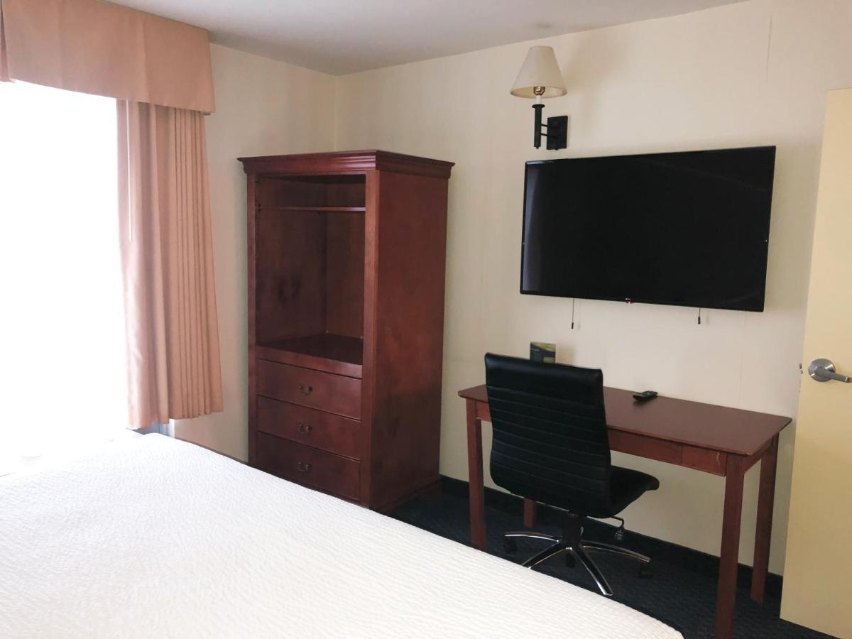 Days By Wyndham Centre St By The Falls Hotel 2*