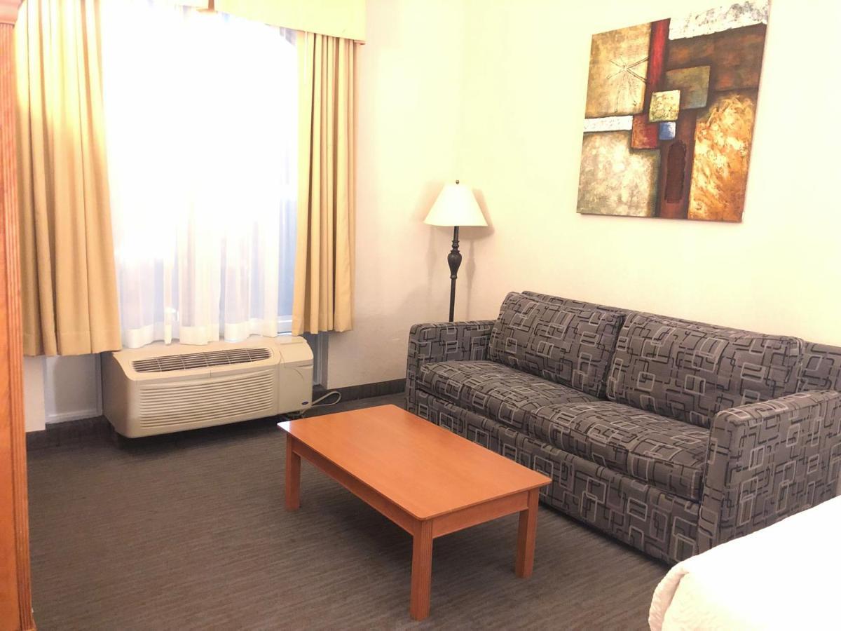 Days By Wyndham Centre St. By The Falls Hotel
