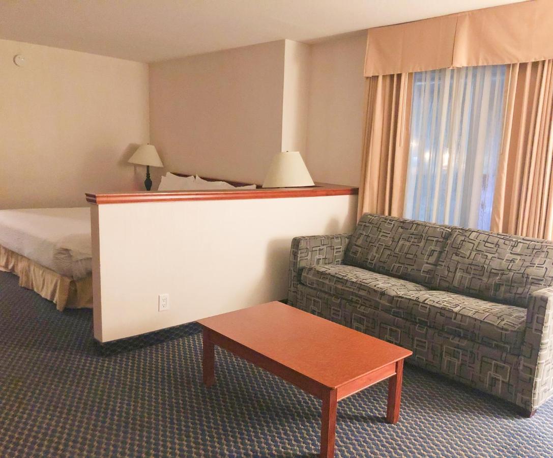 Days By Wyndham Centre St By The Falls Hotel